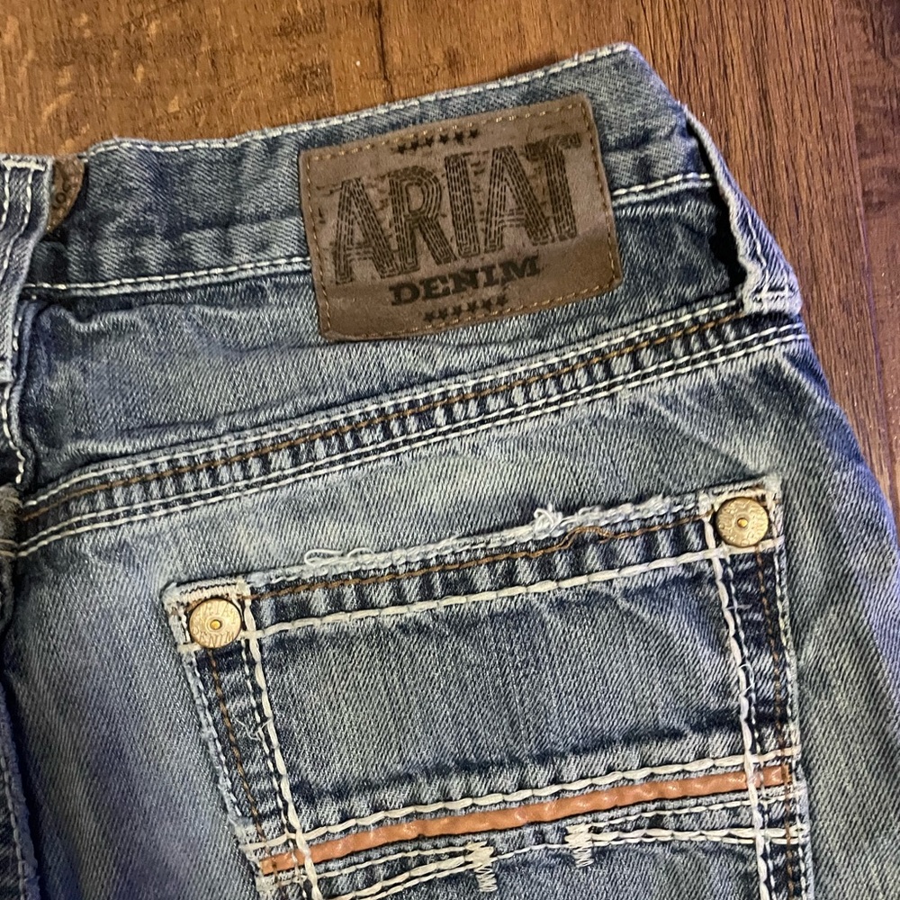 Ariat Blue Jeans with Vintage Distressing and High-Quality Stitching